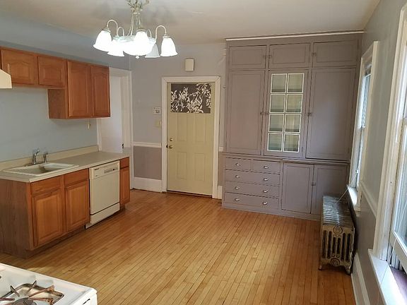 2nd image of 3142 N Pierce St #1