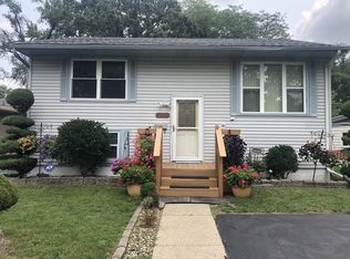 890 Country Club Dr, Kankakee, IL 60901