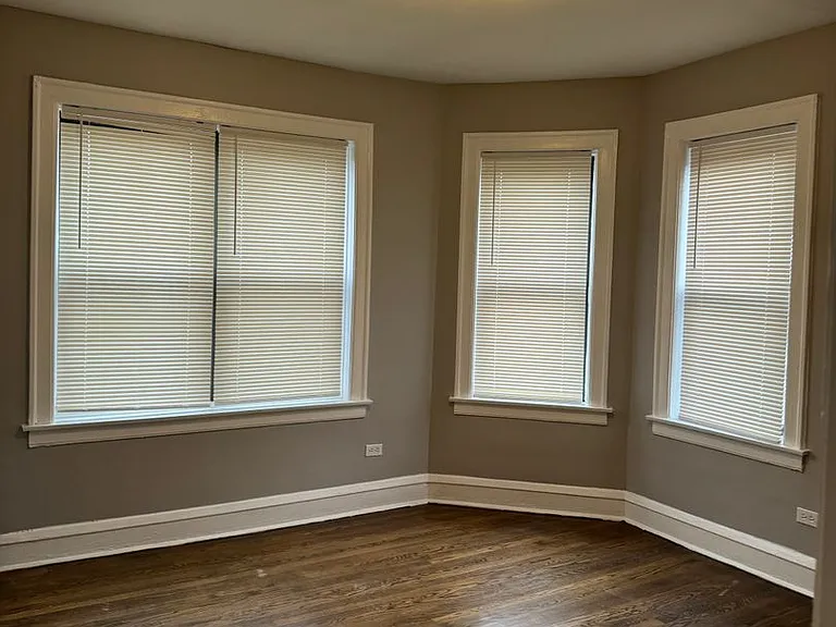 7646 S. Ingleside — Photo 3