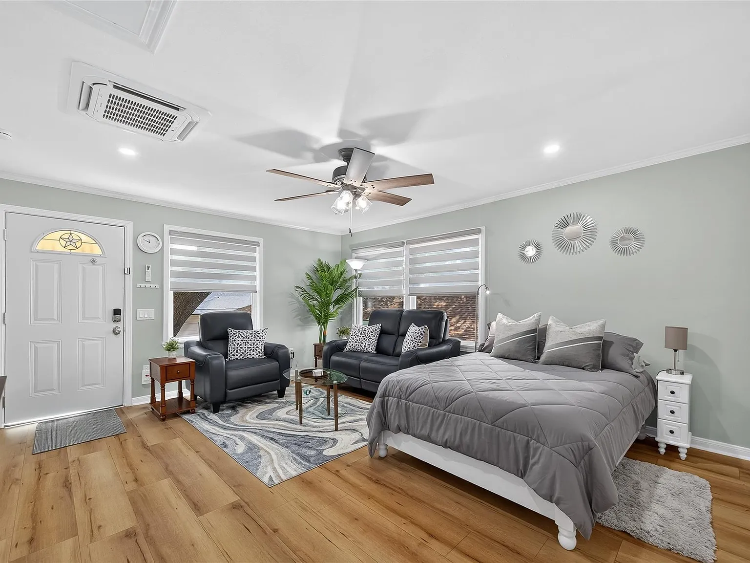 1 bed, 1.0 bath, 400 sqft, $1,500 — Photo 2