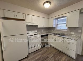 3337 E Linwood Dr, Springfield, MO 65804