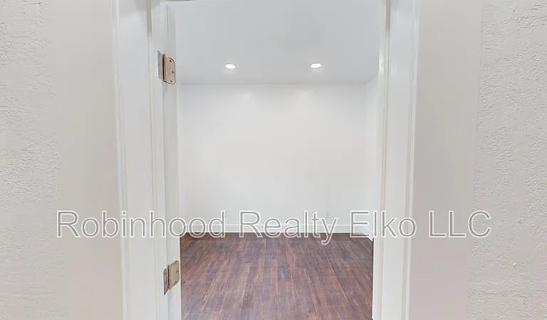 843 Lincoln Ave — Photo 8