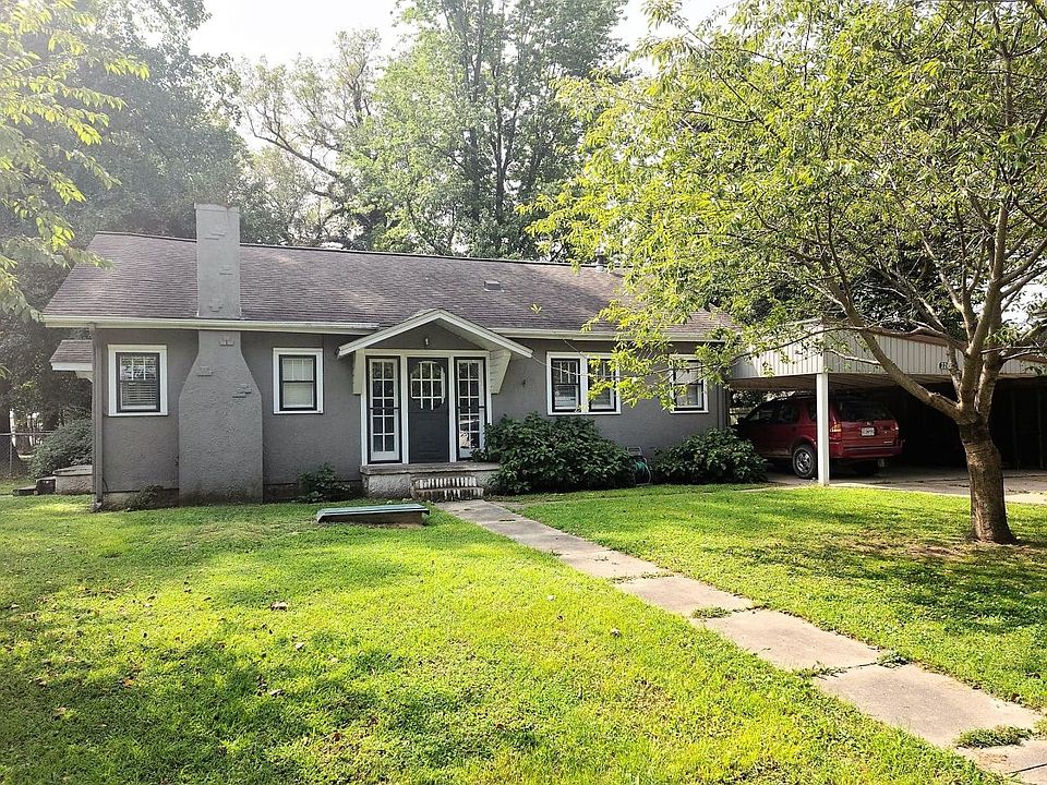 1st image of 226 E South Main St