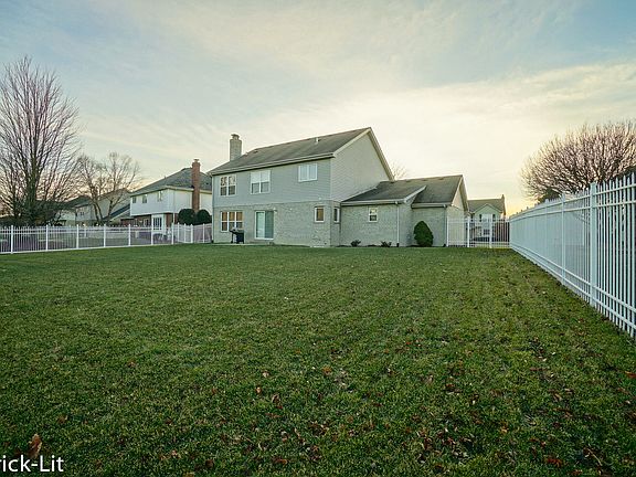 2nd image of 824 Bristol Ln