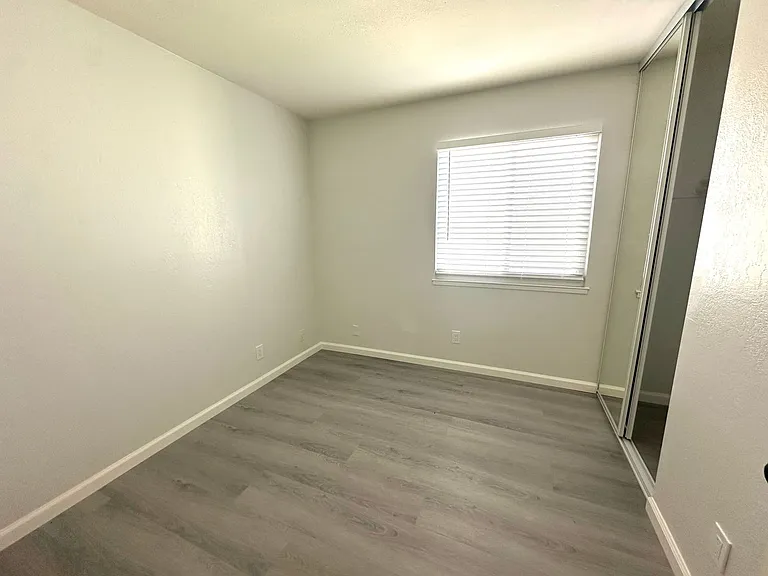 576 Mekler Dr — Photo 11