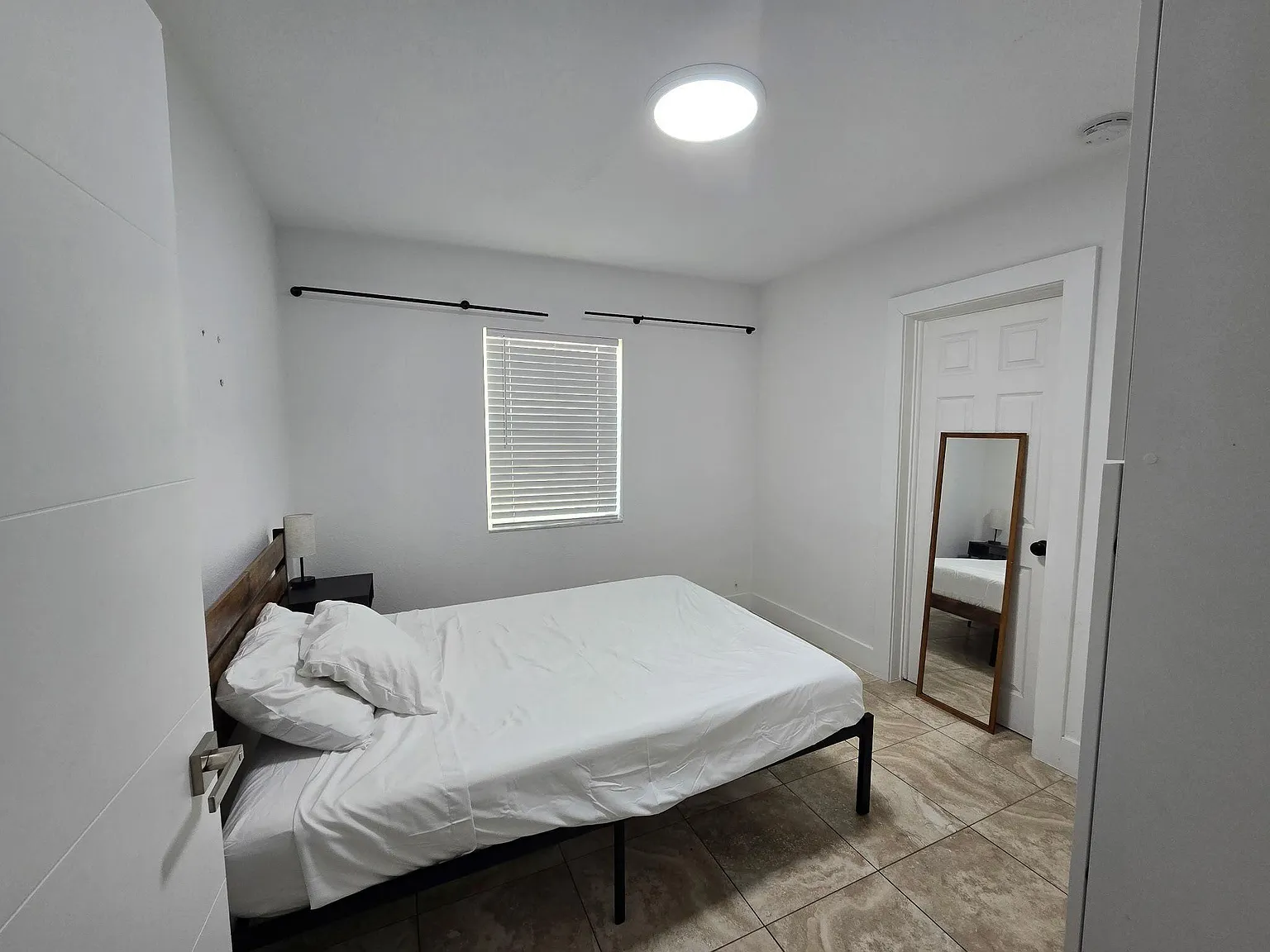 2 bed, 2.0 bath, 1460 sqft, $1,412 — Photo 1