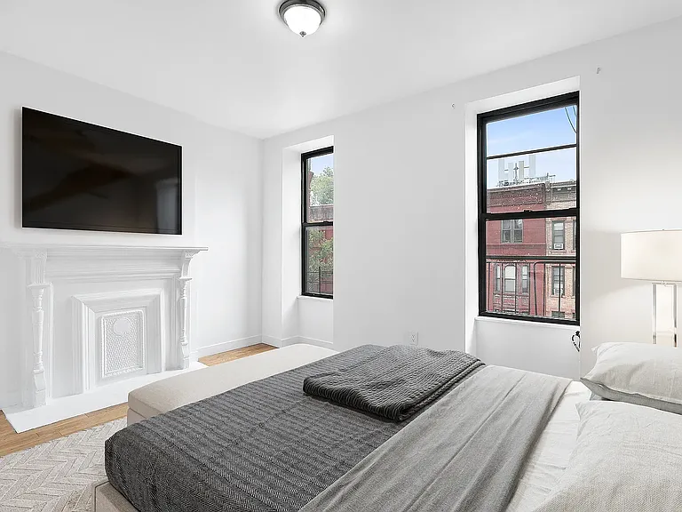 226 7th Ave #2L — Photo 3