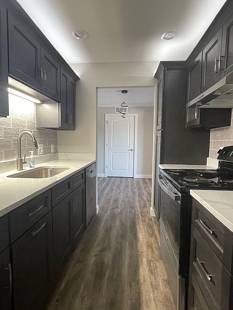 Kitchen - View 5