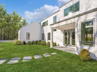 10 Broadwood Ct, Wainscott, NY 11975