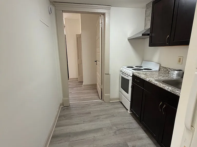 401 E Broad St #1 — Photo 4