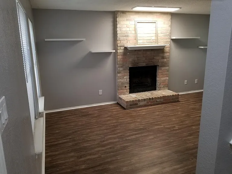 7800 Topawa Cv #B — Photo 2