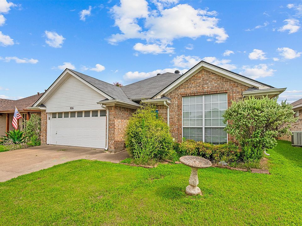 1st image of 926 Meadow Cir S