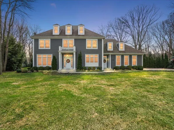3277 Estates Dr, Saint Joseph, MI 49085