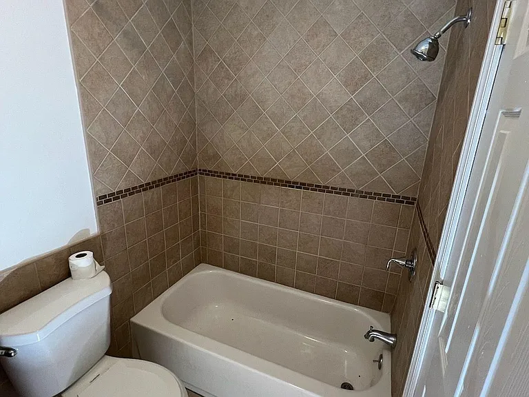 961 Spur Dr N #B — Photo 3