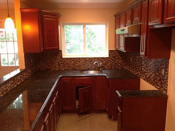 4th image of 1013 E 223rd St