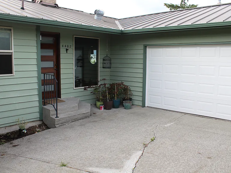 4402 Glasgow Way — Photo 54