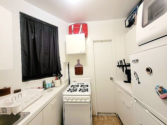 3rd image of 304 E 38th St #Cg
