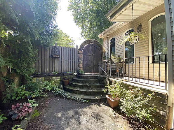 82 West 34th Street image 1 of 50
