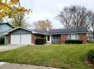 1405 N Oakmont Rd, Hoffman Estates, IL 60169
