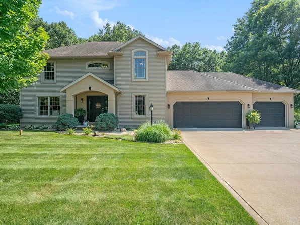 13762 Shavano Peak Dr, Middlebury, IN 46540