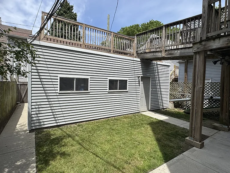 1706 W Byron St — Photo 12