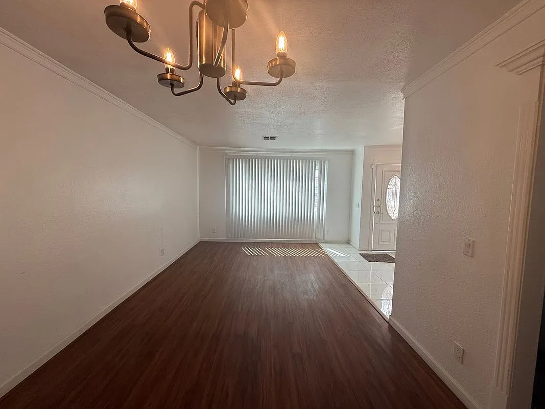 4 bed, 2.5 bath, 1676 sqft, $2,950 — Photo 4