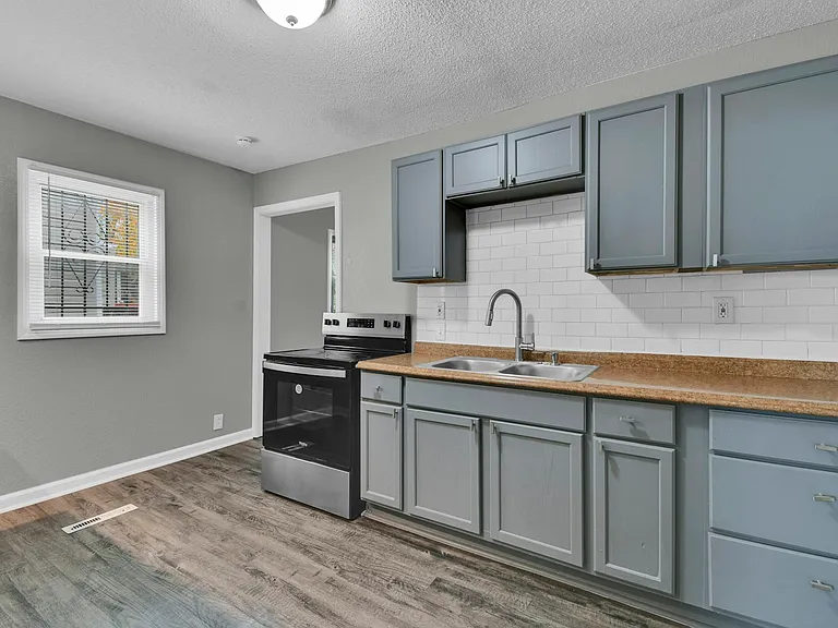 3414 Elmwood Ave — Photo 4