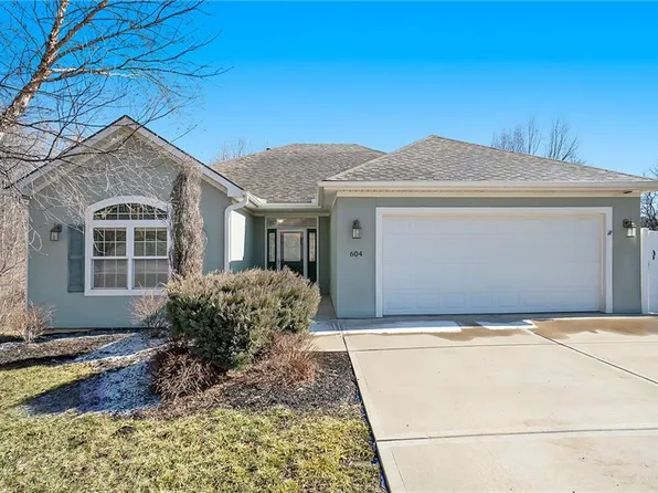 604 N Desoto Rd, Lansing, KS 66043