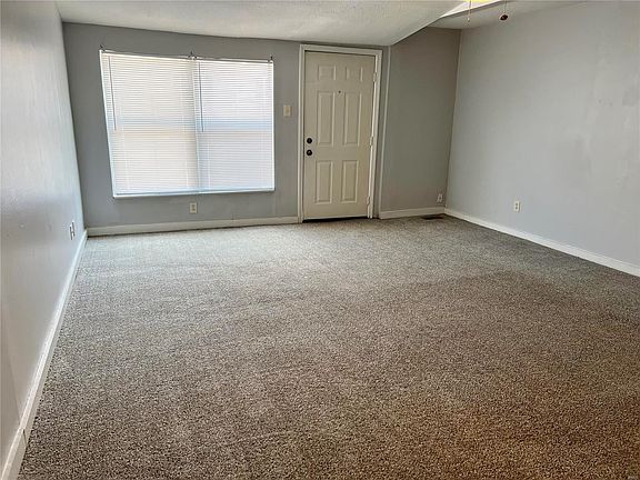 4th image of 210 Walnut St