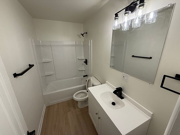 3rd image of 11327 E Lexington Ave