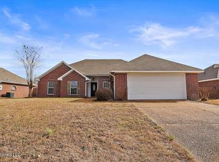 606 Summer Pl, Flowood, MS 39232