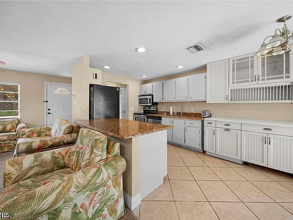 3rd image of 1583 Sunkist Way
