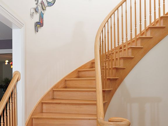 4th image of 404 Cumnor Ct