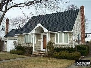 173 Lee Ave, Hicksville, NY 11801