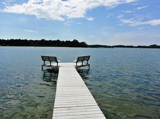 2923 N Silver Cedar Rd, Oconomowoc, WI 53066