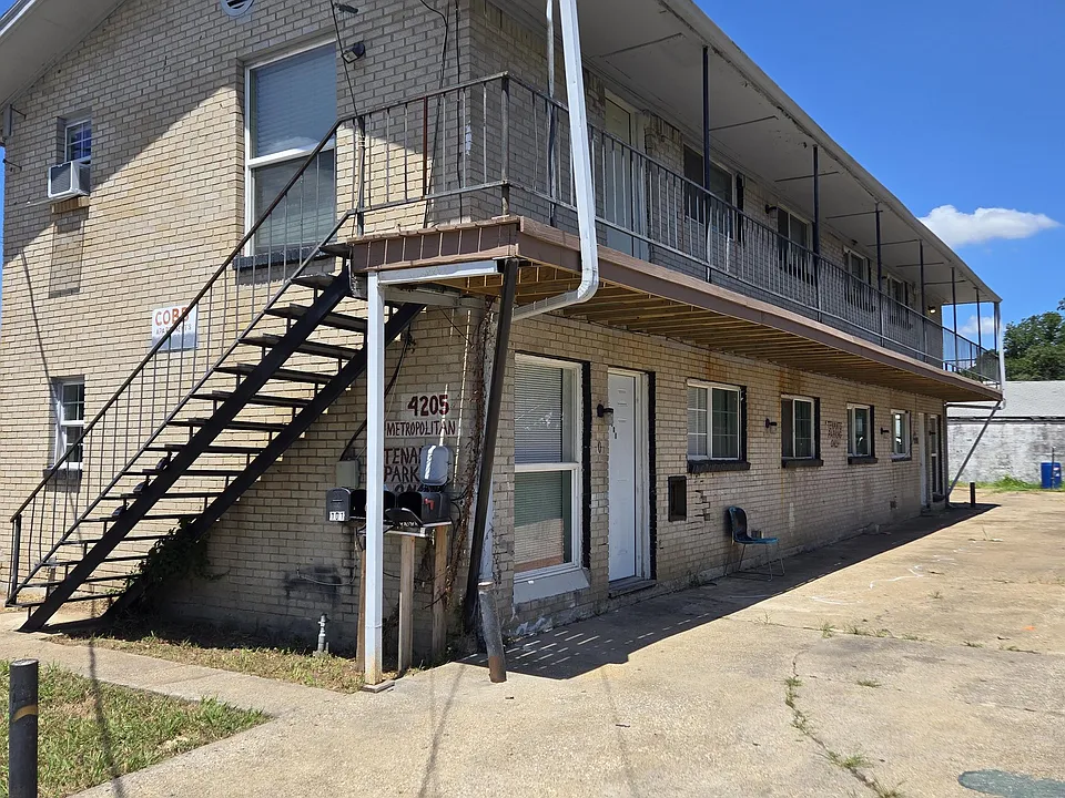 4205 Metropolitan Ave #202