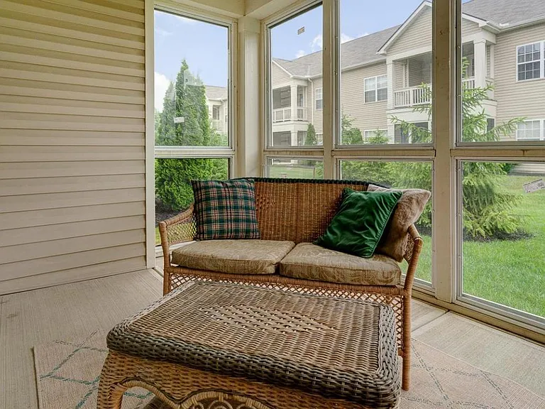 1424 Lakes Circle Dr — Photo 24