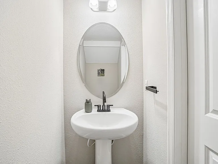 5282 Neil Dr — Photo 17