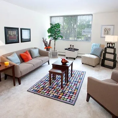 Devon Park Apartments — Photo 3