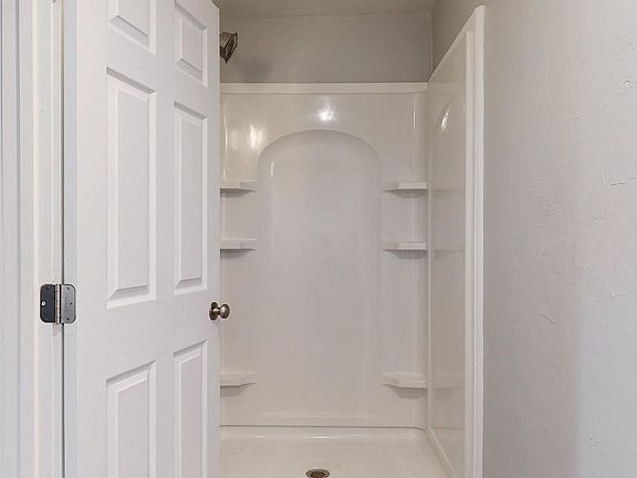 4th image of 9 Riverbank Ct #A