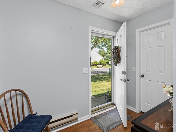5th image of 716 Victoria Ct #A