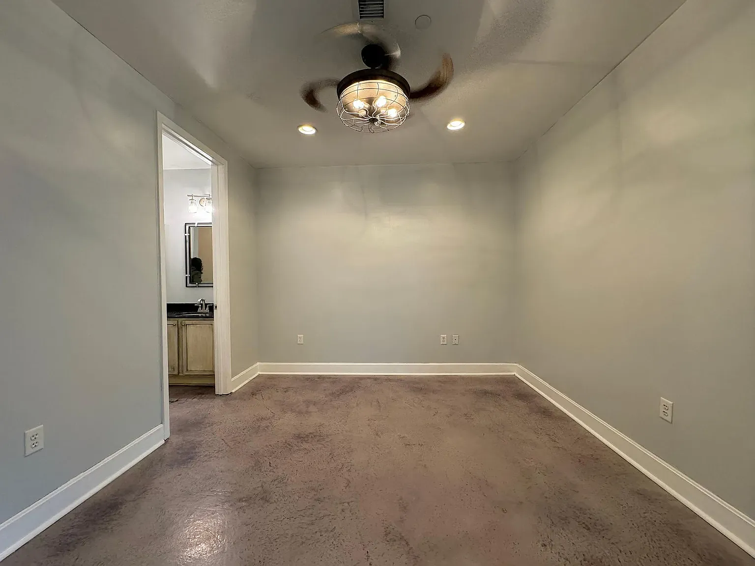 1 bed, 834 sqft, $2,000 — Photo 4