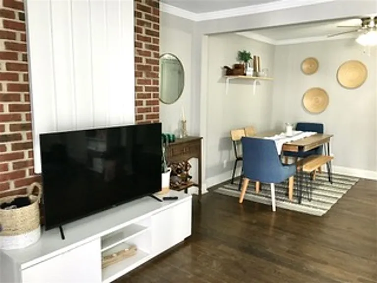 Plaza La Belle Apartments — Photo 26