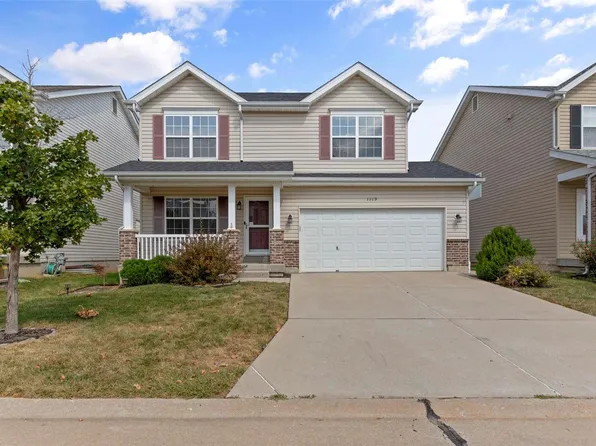1119 Centre Lake Dr, Saint Peters, MO 63376