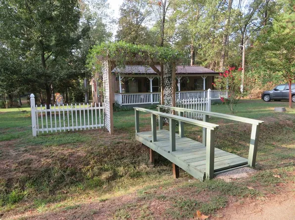 240 Aran Dr, Milam, TX 75959