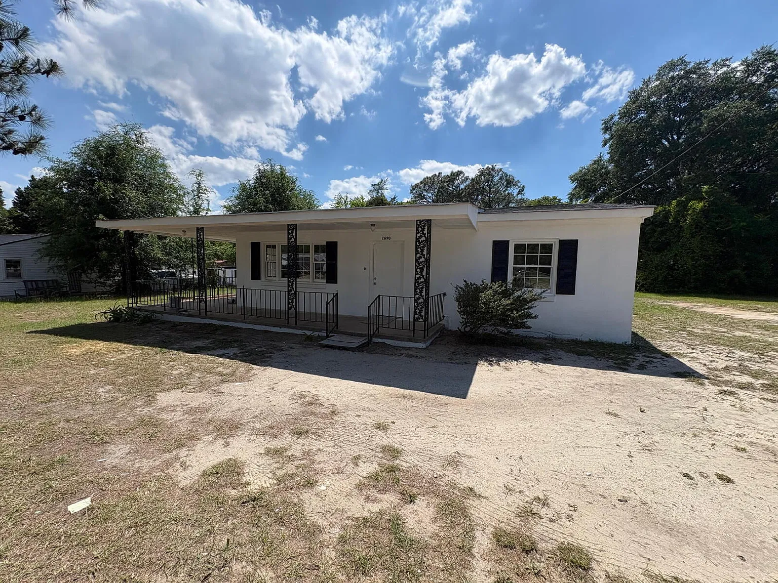3 bed, 1.0 bath, 1264 sqft, $1,350 — Photo 1