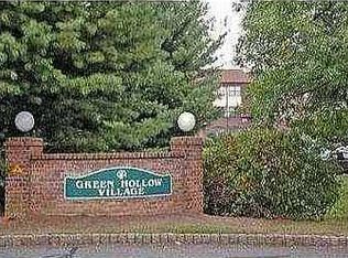 808 Green Hollow Dr, Iselin, NJ 08830