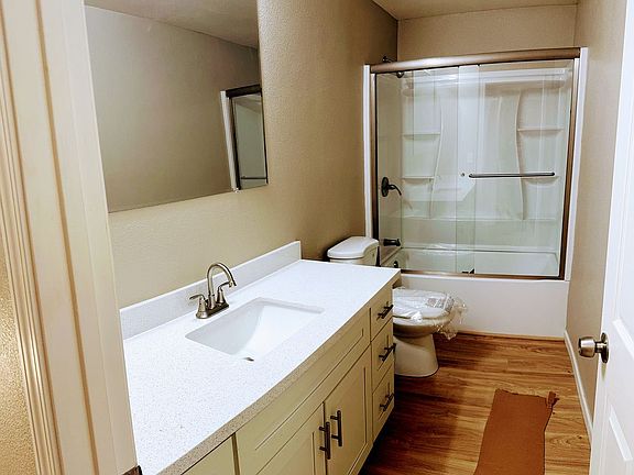 4th image of 3776 Laddell Ave
