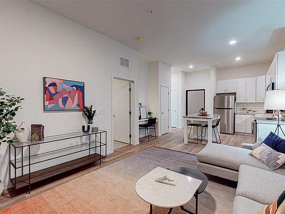 4th image of 2220 Snelling Ave #302