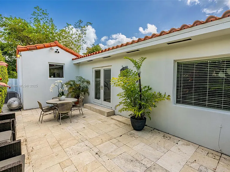 1360 SW 16th St — Photo 28